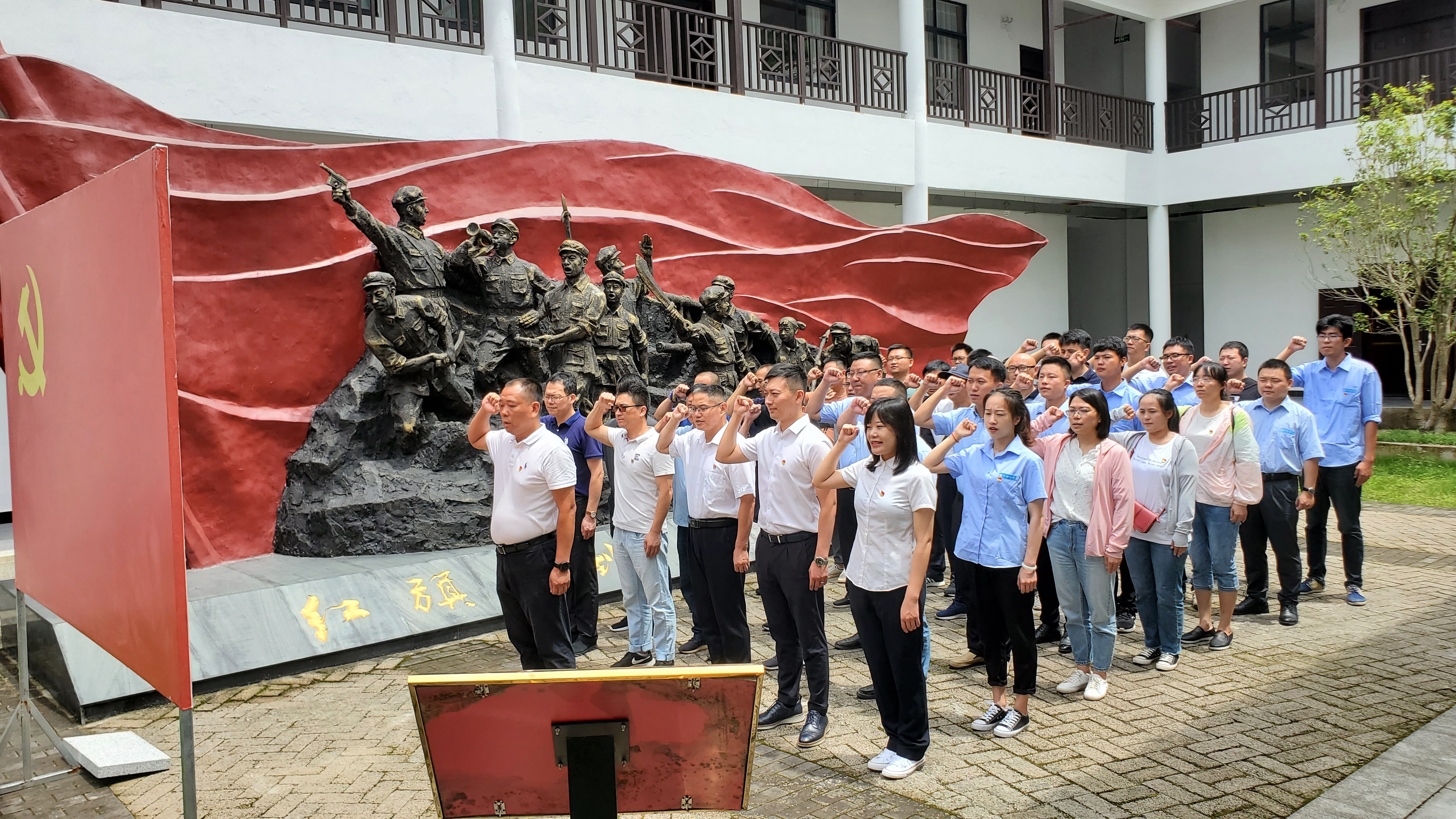 （集团网站专题投稿）不忘初心 砥砺前行——黄金城海峡总承包公司党委开展“七一”系列主题活动1.jpg
